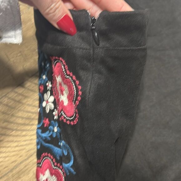 NWT Francesca’s embroidered skirt size medium. Suede feel. - Picture 9 of 11